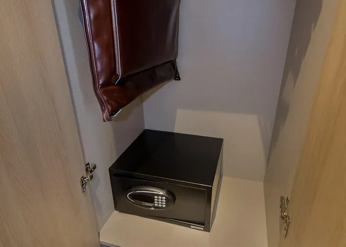 Western Comedie Saint Roch Hotell 3*