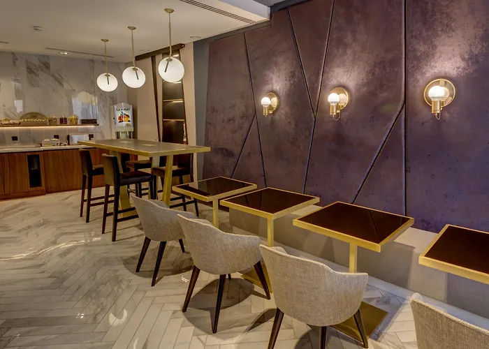 Western Comedie Saint Roch 3*