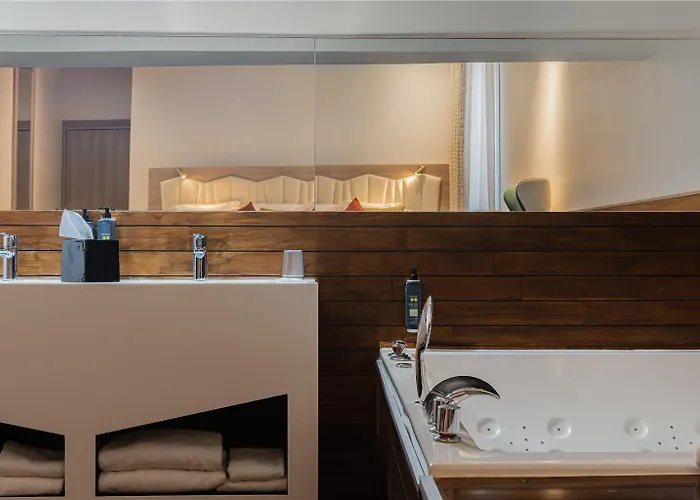 Western Comedie Saint Roch Hotell