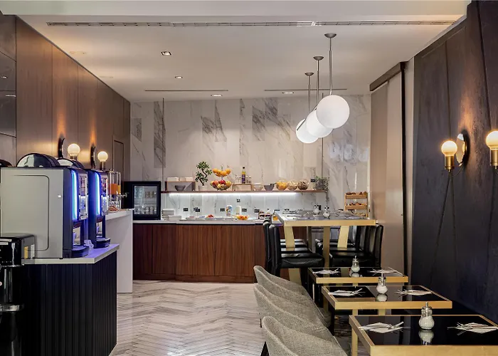 Western Comedie Saint Roch 3*