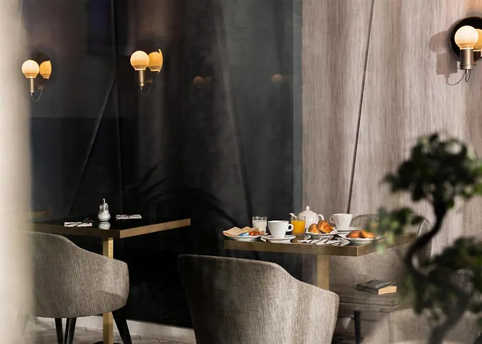 Western Comedie Saint Roch 3*